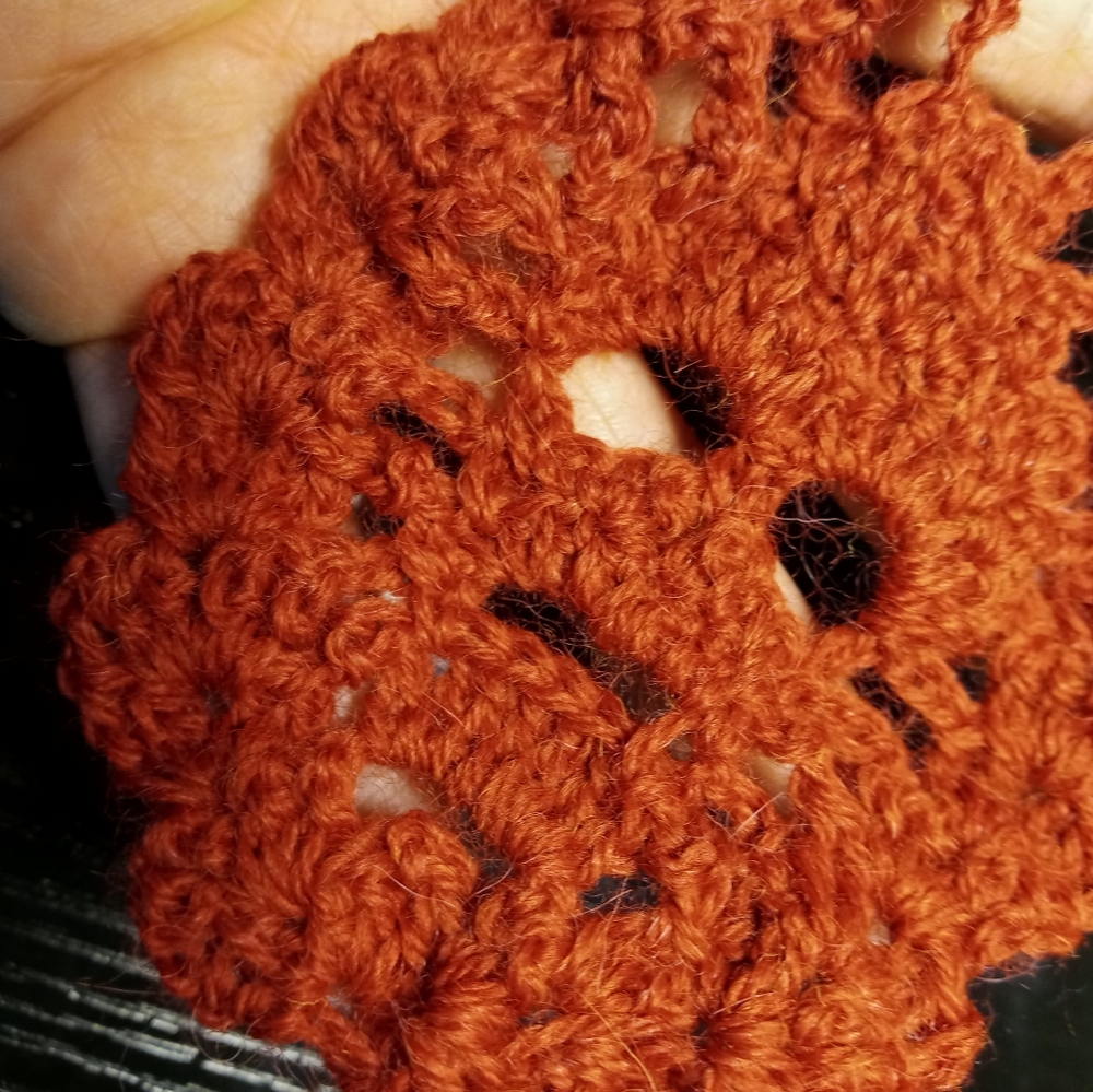 Skull crochet bookmark (red) - Picture 5 of 5